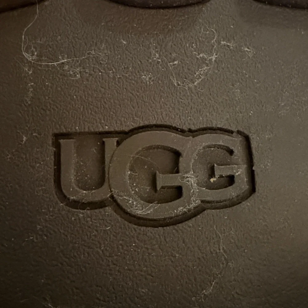 UGG Harrison Lace Up Ankles Boots in “Stout” Brown Leather with Faux Fur Collar.